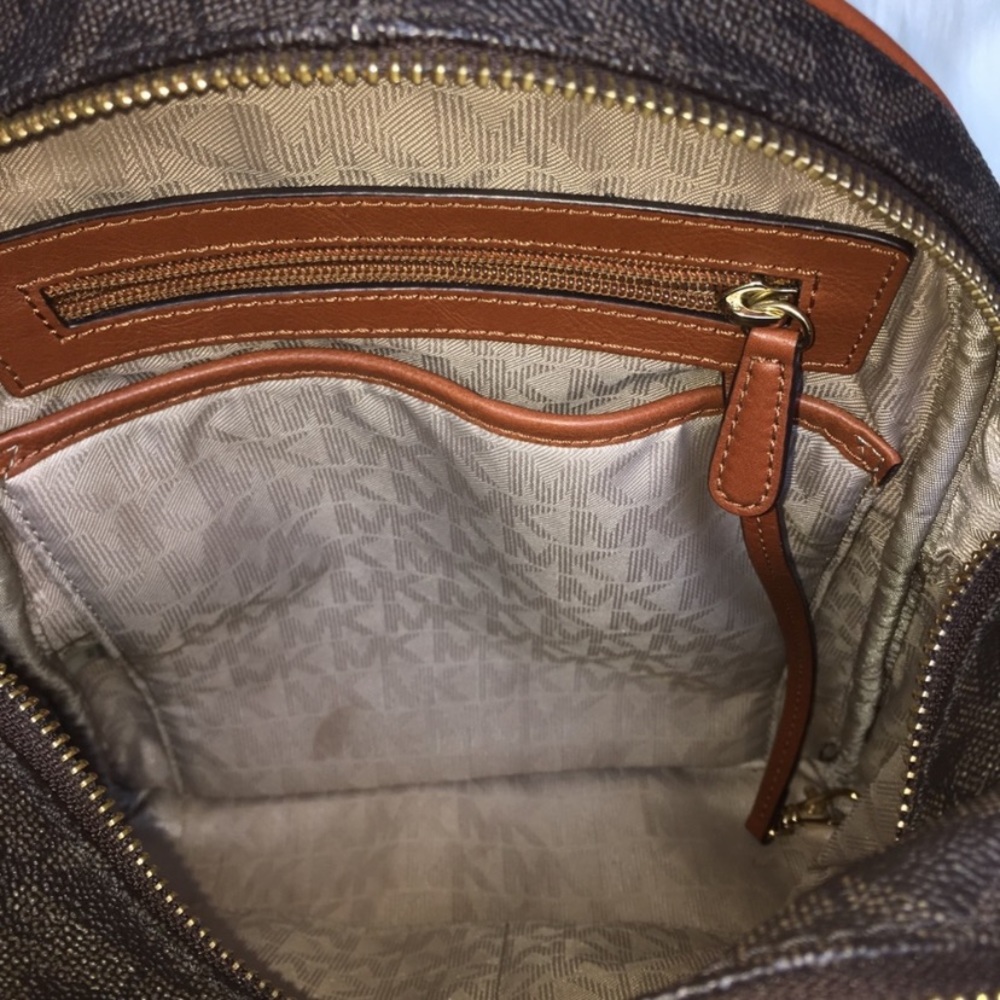 Michael Kors Rhea medium brown backpack - Picture 4 of 5